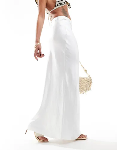 4th & Reckless satin maxi skirt co-ord in white