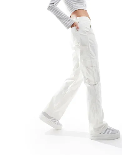 Abercrombie & Fitch relaxed cargo trouser in cream-White