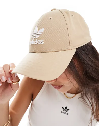 adidas Originals trefoil snapback cap in beige-Neutral