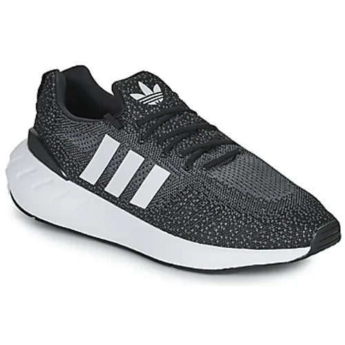 adidas  SWIFT RUN 22  women's Shoes (Trainers) in Black