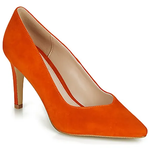André  BETH  women's Court Shoes in Orange