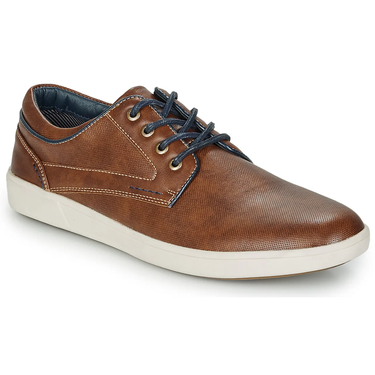 André  CHAINE  men's Casual Shoes in Brown