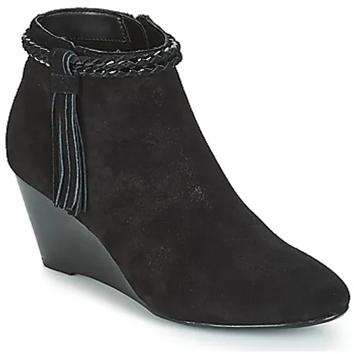 André  FROYA  women's Low Ankle Boots in Black