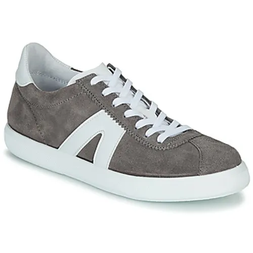 André  GILOT  men's Shoes (Trainers) in Grey