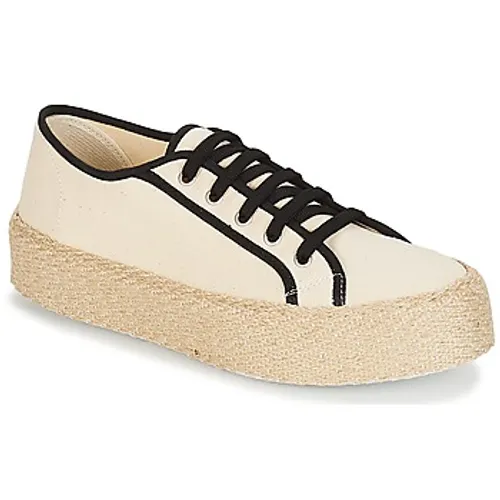 André  LODGE  women's Shoes (Trainers) in Beige
