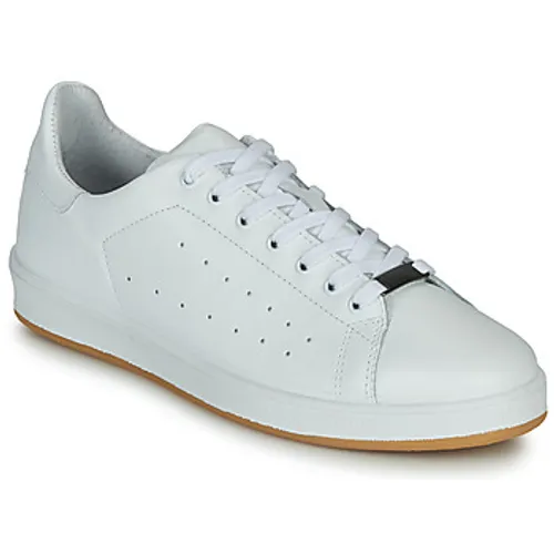 André  MATT  men's Shoes (Trainers) in White
