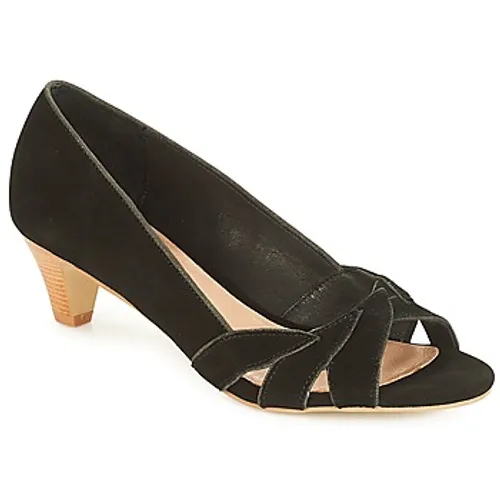 André  MUSIK  women's Court Shoes in Black