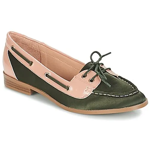 André  NONETTE  women's Boat Shoes in Green