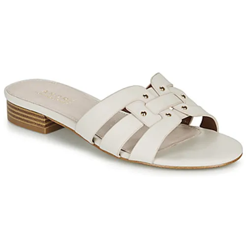 André  PERPETUA  women's Mules / Casual Shoes in White