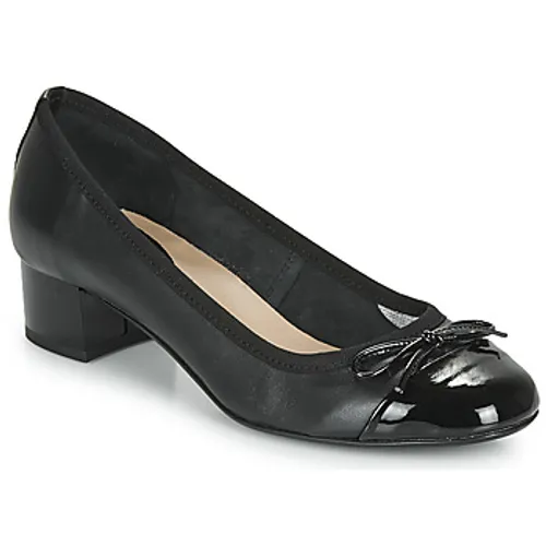 André  POEMINE  women's Court Shoes in Black