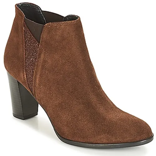 André  ROSACE  women's Low Ankle Boots in Brown