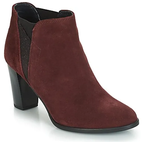 André  ROSACE  women's Low Ankle Boots in Red