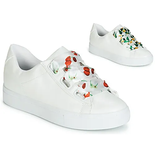 André  SOLANGE  women's Shoes (Trainers) in White