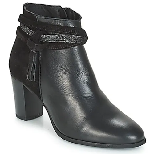 André  TIARA  women's Low Ankle Boots in Black