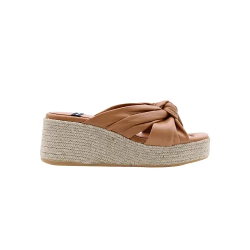 Angel Alarcon , Mules ,Brown female, Sizes: