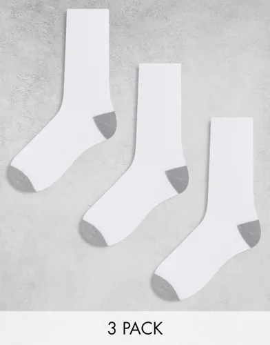 ASOS DESIGN 3 pack sports sock in white with grey heel and toe detail