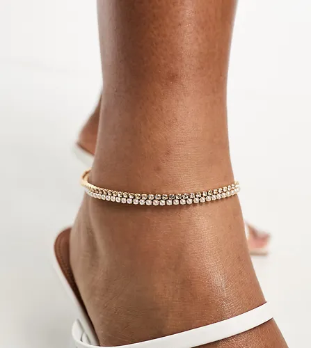 ASOS DESIGN Curve pack of 2 anklets with faux pearl and crystal cupchain-Gold