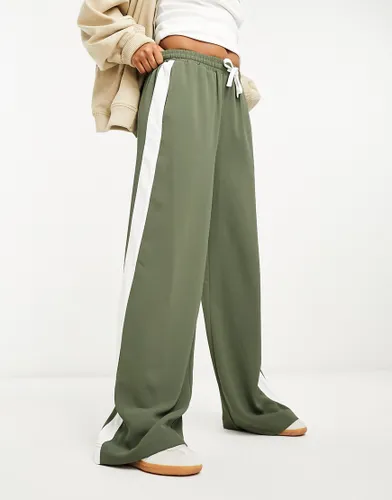 ASOS DESIGN pull on trouser with contrast panel in khaki-Green
