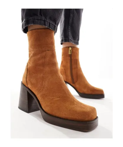 ASOS DESIGN Womens Region suede mid-heel boots in tan-Brown