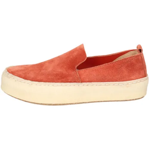 Astorflex  EY838  women's Loafers / Casual Shoes in Red