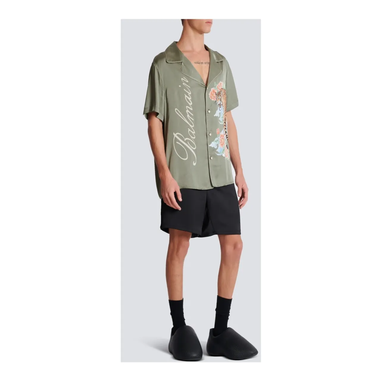 Balmain , Short-sleeved satin shirt with Tiger print ,Green male, Sizes: