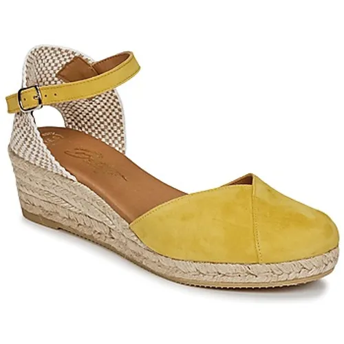 Betty London  INONO  women's Sandals in Yellow