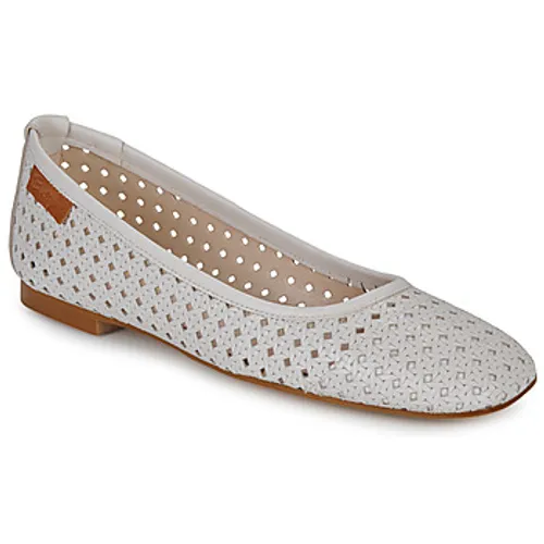 Betty London  ODARAH  women's Shoes (Pumps / Ballerinas) in White