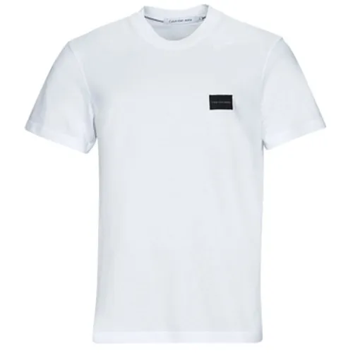 Calvin Klein Jeans  SHRUNKEN BADGE TEE  men's T shirt in White