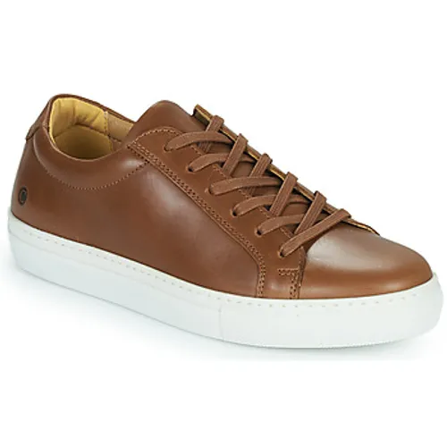 Carlington  SERIAL  men's Shoes (Trainers) in Brown