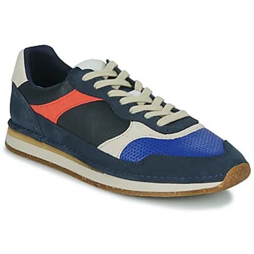 Clarks  CRAFTRUN TOR  men's Shoes (Trainers) in Blue