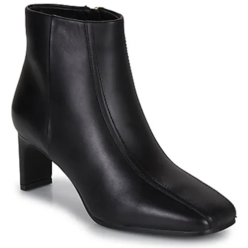 Clarks  Seren55 Top  women's Low Ankle Boots in Black