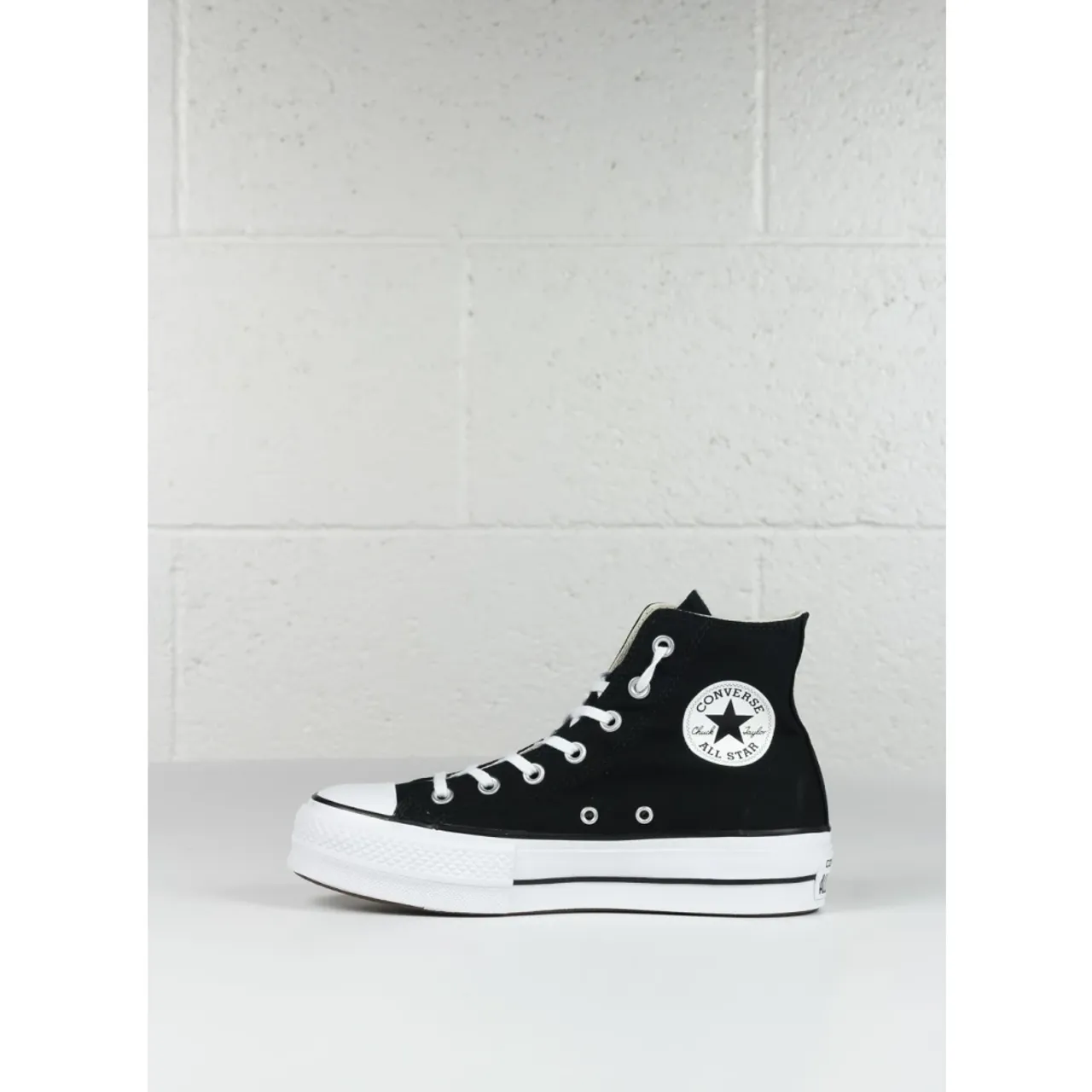 Converse , Sneakers ,Black female, Sizes: