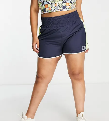 Daisy Street Active Plus ruched waistband shorts in black