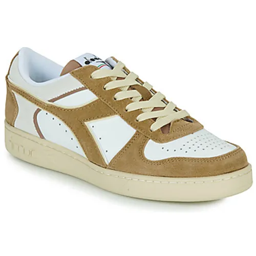 Diadora  MAGIC BASKET LOW SUEDE LEATHER  women's Shoes (Trainers) in White