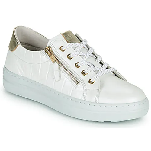 Dorking  VIP  women's Shoes (Trainers) in White