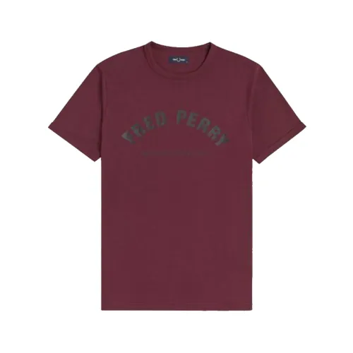 Fred Perry , Arch Branded T-Shirt in Burgundy ,Red male, Sizes: