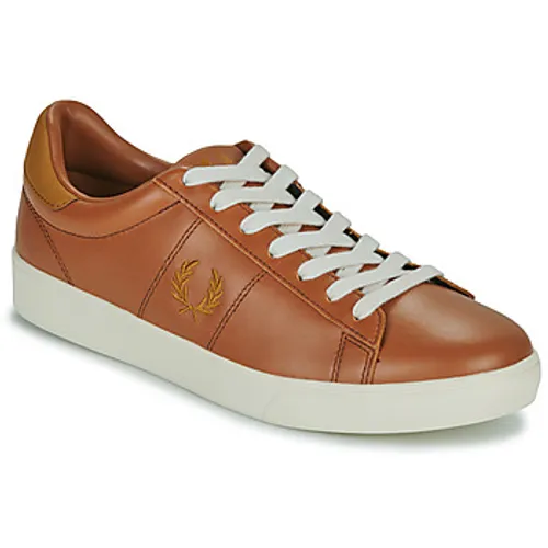 Fred Perry  SPENCER LEATHER  men's Shoes (Trainers) in Brown
