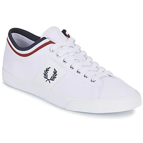 Fred Perry  UNDERSPIN TIPPED CUFF TWILL  men's Shoes (Trainers) in White