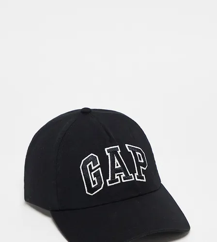 GAP Exclusive logo cap in black