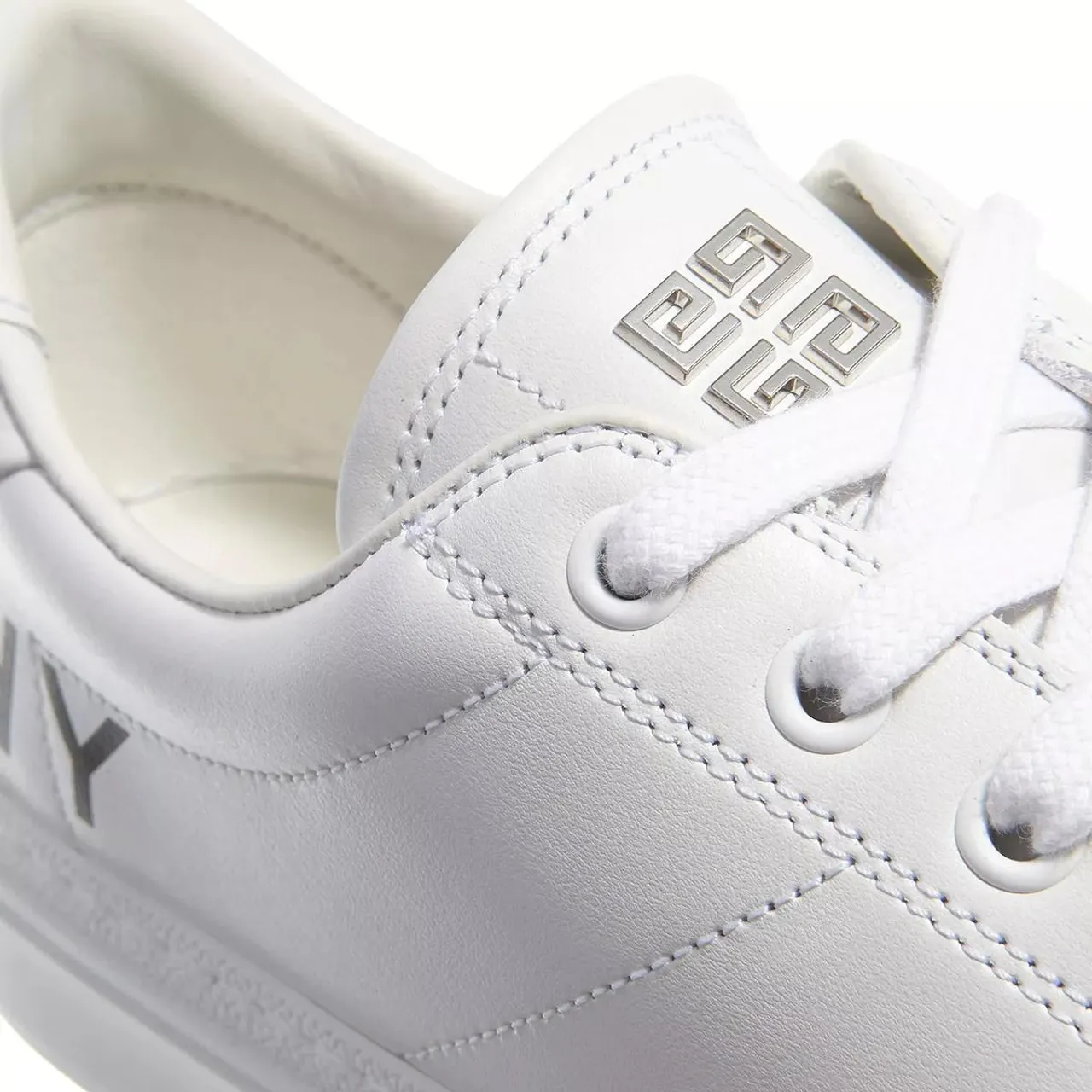 Givenchy Sneakers - City Sport Sneakers In Leather - creme - Sneakers for ladies