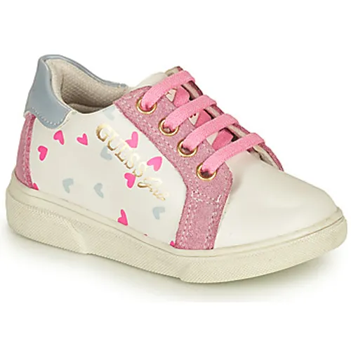 Guess  MILA  girls's Children's Shoes (Trainers) in White
