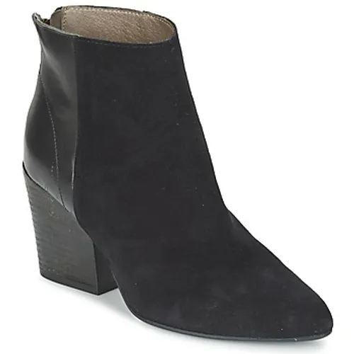 Hudson  MELI CALF  women's Low Ankle Boots in Black