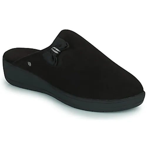 Isotoner  97368  women's Slippers in Black