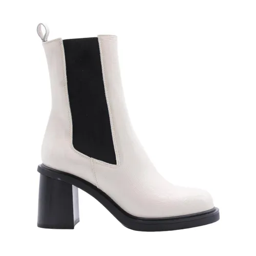 Janet & Janet , Chelsea Boots ,White female, Sizes: