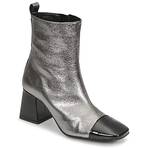 JB Martin  VANESSA  women's Low Ankle Boots in Silver