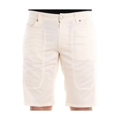 Jeckerson , Bermuda Shorts ,White male, Sizes:
