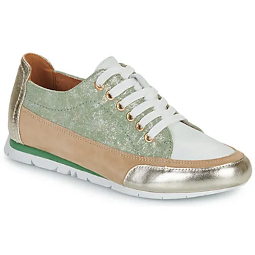 Karston  CAMINO  women's Shoes (Trainers) in Gold