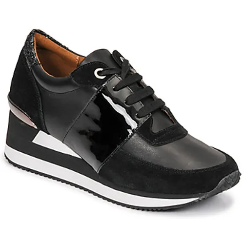 Karston  SLIMON  women's Shoes (Trainers) in Black
