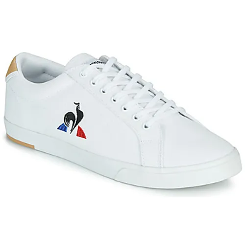 Le Coq Sportif  VERDON II  men's Shoes (Trainers) in White