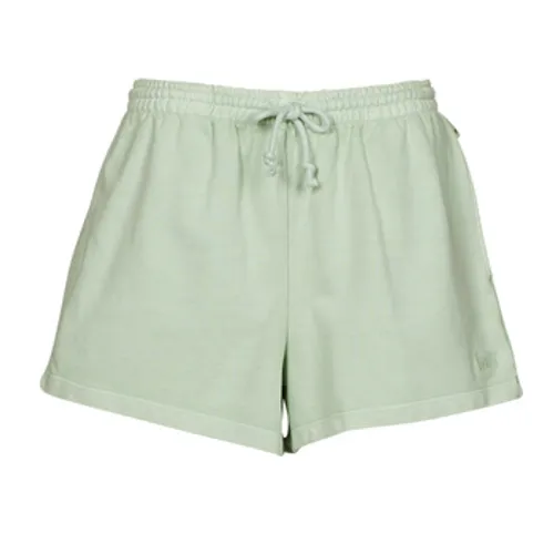 Levis  SNACK SWEATSHORT  women's Shorts in Green
